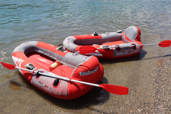 a small boat in a body of water